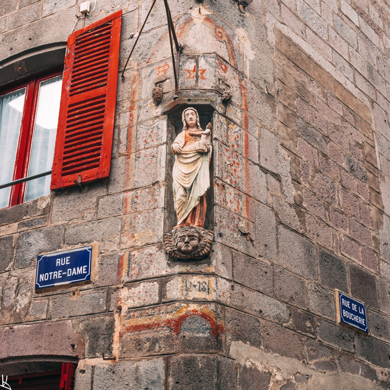Besse-et-Saint-Anastaise - Croisement entre rue ND et de la Boucherie